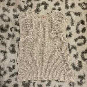 • sleeveless sweater •
